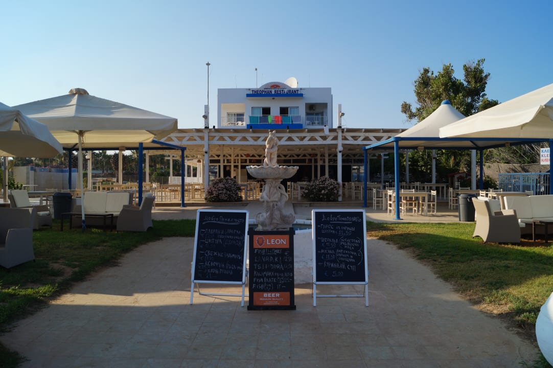 Außenansicht Theophan Restaurant and Apartments