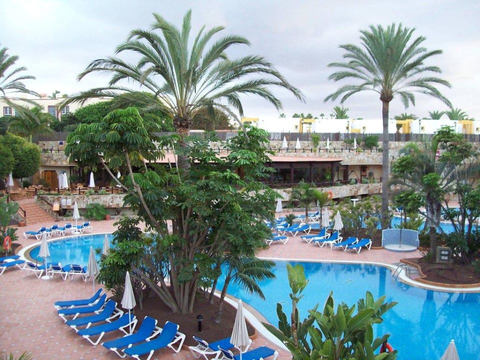 Genügend Liegen am Pool Barceló Corralejo Bay - Adults only