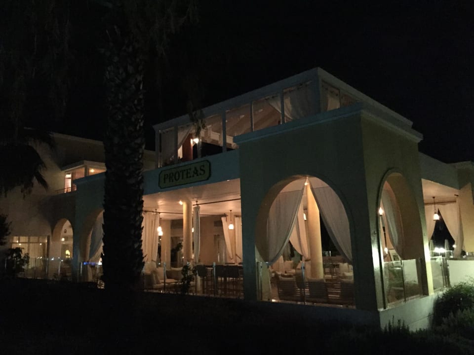 Gourmet Restaurant und Vienna Bar Neptune Luxury Resort