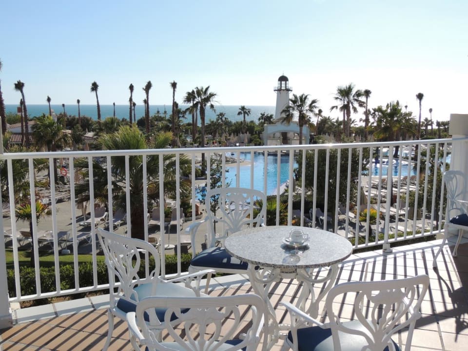 Blick von der Terrasse auf den Pool Hotel Riu Chiclana