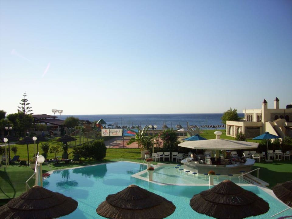 Ausblick Pool und Meer Olympos Beach Hotel