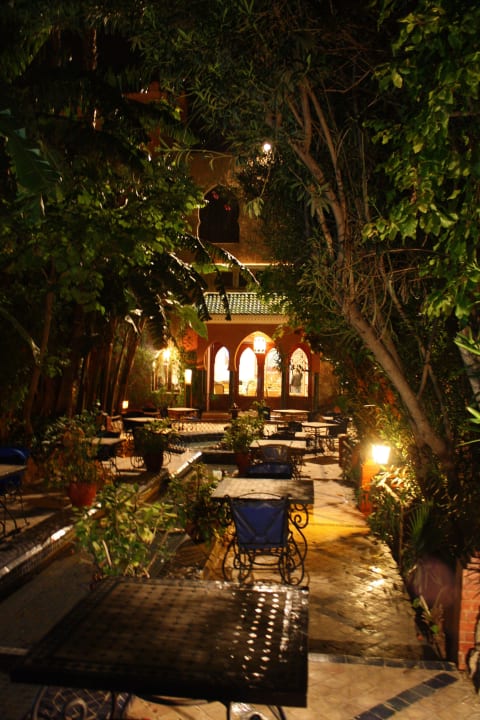 Garten bei Nacht Hotel Palais Salam