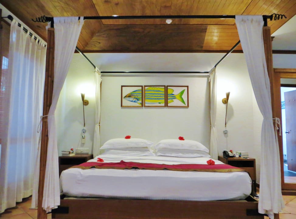 Beachvilla Nr 13 - unser gemütliches Bett Kuramathi Maldives