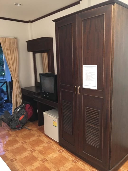 Schrank The Noble House Beach Resort