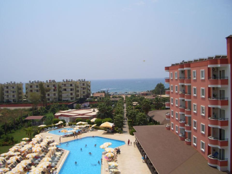 Blick über die Anlage Hotel Royal Garden Beach