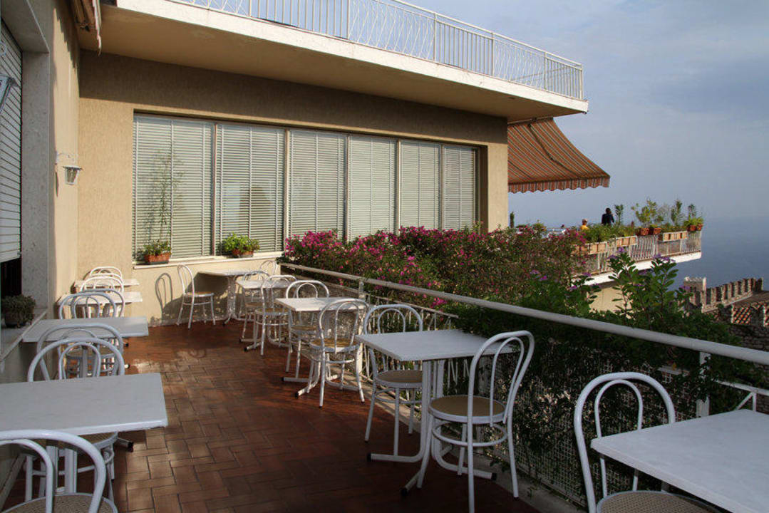 Frühstücksterrasse Hotel Mediterranee