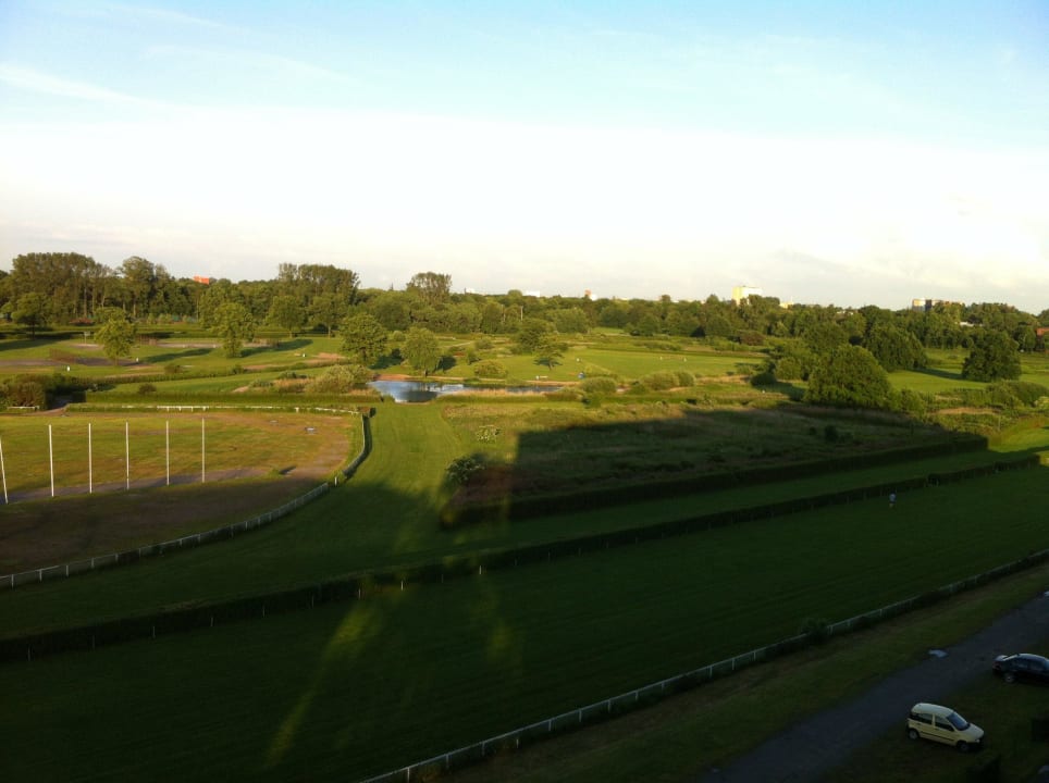 Blick zur Rennbahn vom DZ aus NH Hamburg Horner Rennbahn