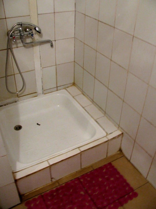 1 Dusche für 12 Personen Young Pioneers Camp Alupka