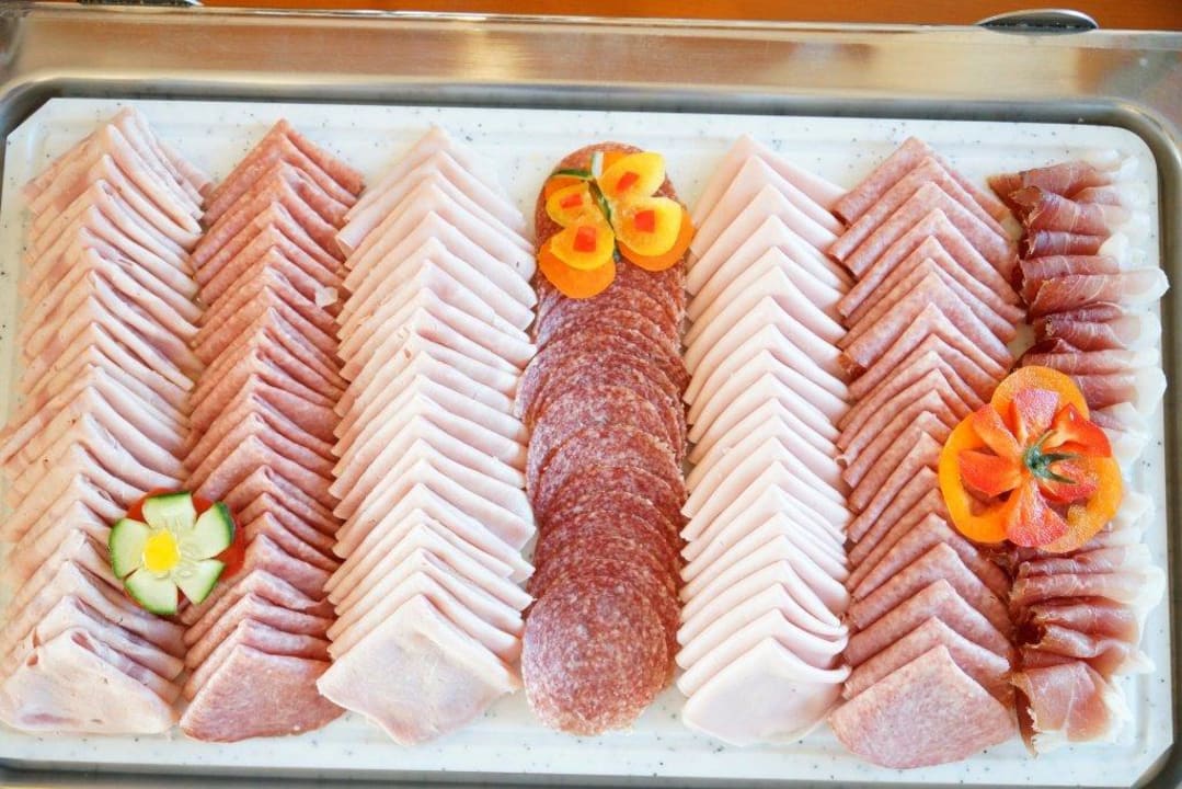 Wurstplatte; Frühstücksbuffet Weingut & Gästehaus zum Seeblick - Familie Sattler
