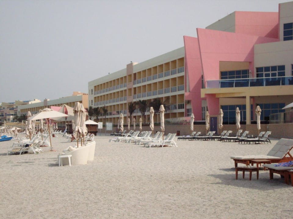 Hotel vom Strand aus gesehen. Radisson Blu Resort Fujairah