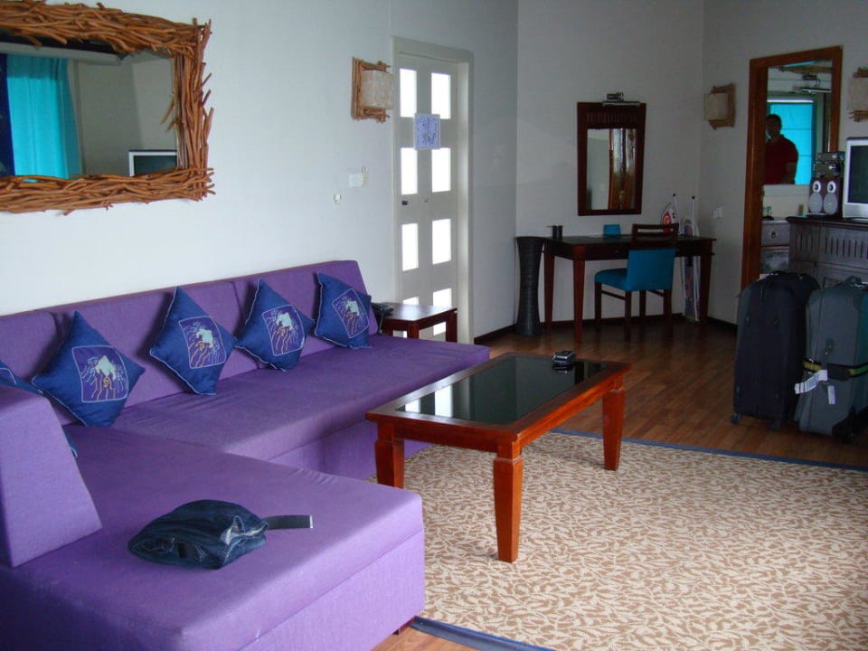 Wohnzimmer der Wassersuite Cinnamon Dhonveli Maldives