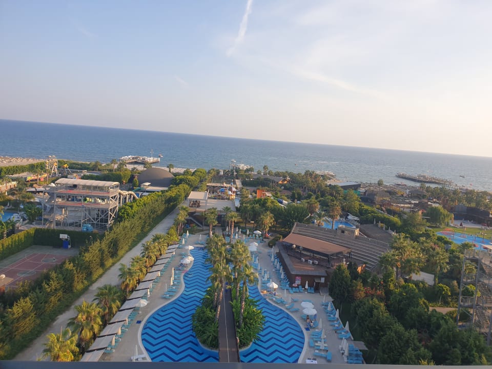 Zimmer Saturn Palace Resort Hotel
