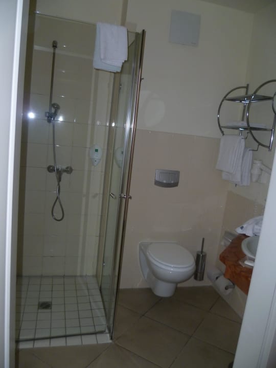 Badezimmer Hotel Wyndham Garden Quedlinburg Stadtschloss