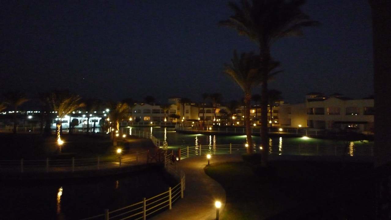 Dana bei Nacht Pickalbatros Dana Beach Resort - Hurghada