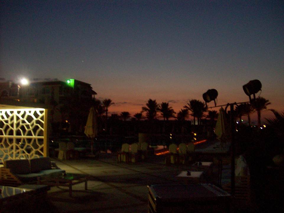 Abendstimmung an der Pool Bar Premier Le Reve Hotel & Spa