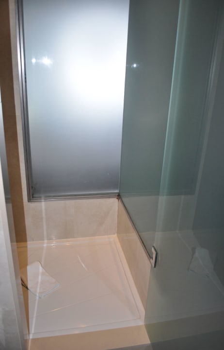 Dusche Hotel Faro, a Lopesan Collection Hotel