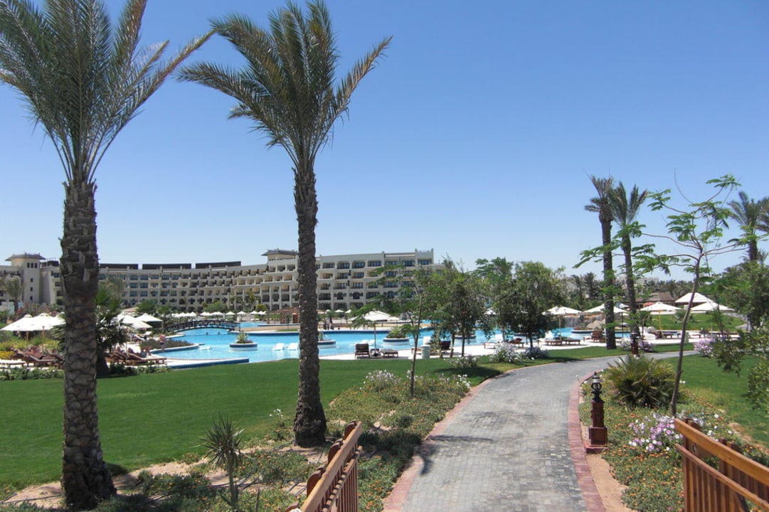 Weg zum Pool Steigenberger ALDAU Beach Hotel