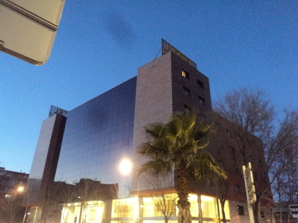 Von vorne des Hotels ( Straßen Seite )  Hotel Ciutat del Prat