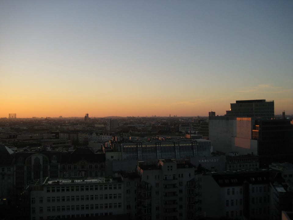 Sonnenaufgang über Berlin vom 13. Stock Waldorf Astoria Berlin