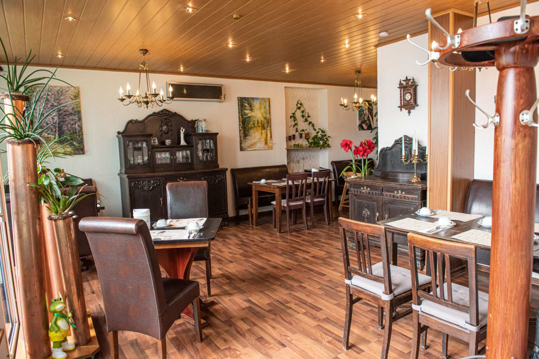 Gastro Neubert's - Gasthaus am Rhein