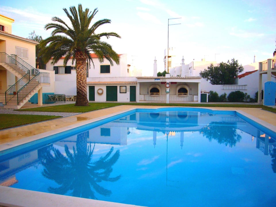 Pool im Morgenlicht Apartments Atlantico Sul