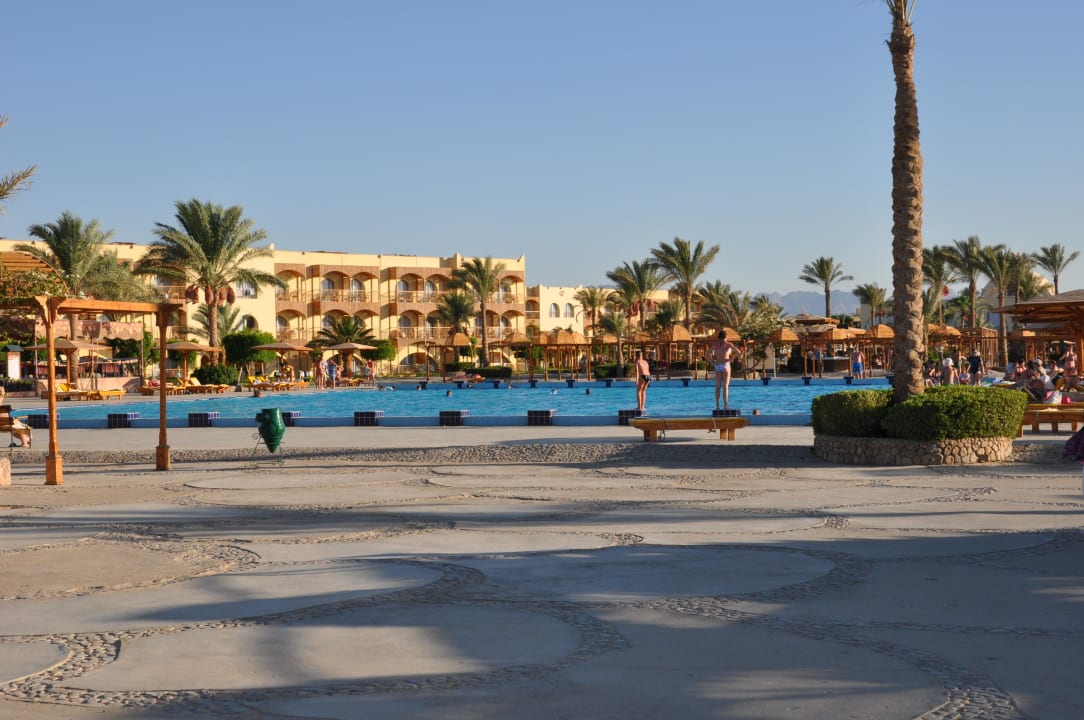 Noch mal der große tiefe Pool Desert Rose