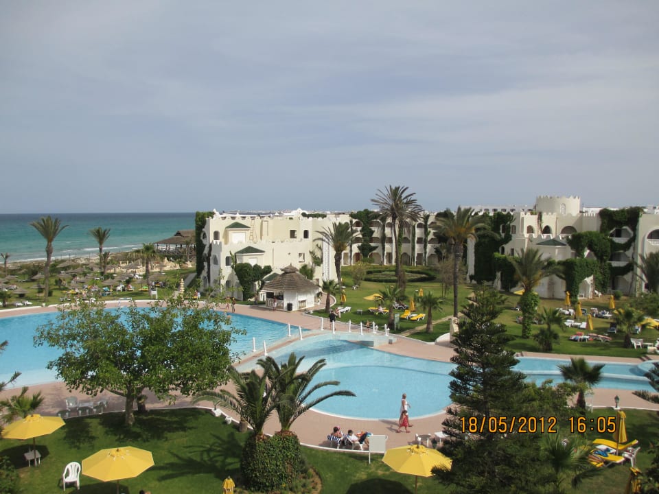 Ausblick vom Zimmer, Pool und Meer Mahdia Beach & Aquapark