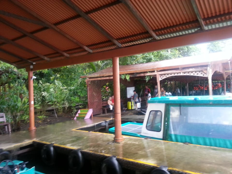 Bootsanleger der Lodge Hotel Pachira Lodge
