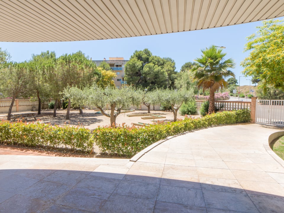 Gartenanlage Apartments Palas Pineda