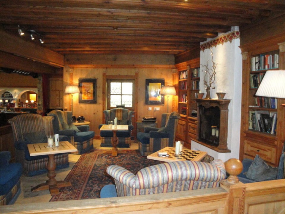 Sitzgelegenheiten im Lobbybereich Alpenresort Schwarz