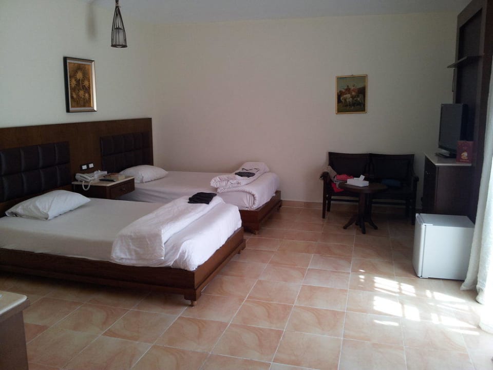 Die großzügigen Zimmer im 400er Bereich Pickalbatros Alf Leila Wa Leila Resort - Neverland Hurghada