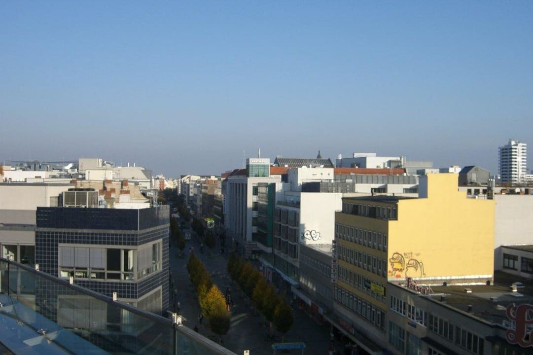 Ausblick von der Terrasse im 7. Stock Hotel Domicil Berlin by Golden Tulip