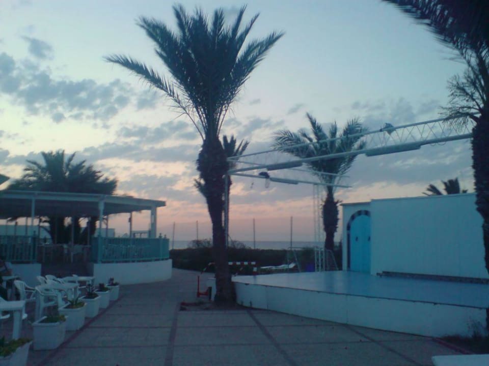 Bühne aussen Hotel El Mouradi Skanes Beach