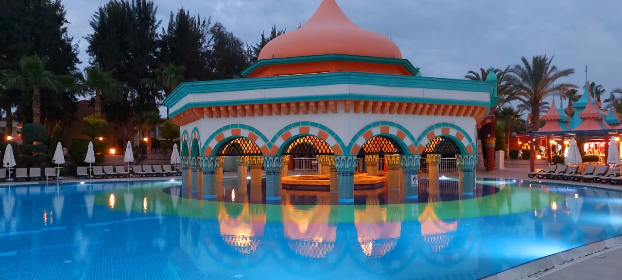 Pool Kamelya Aishen Club