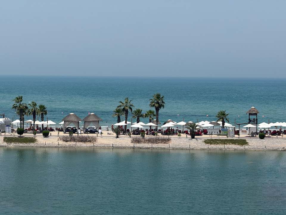 Strand The Cove Rotana Resort