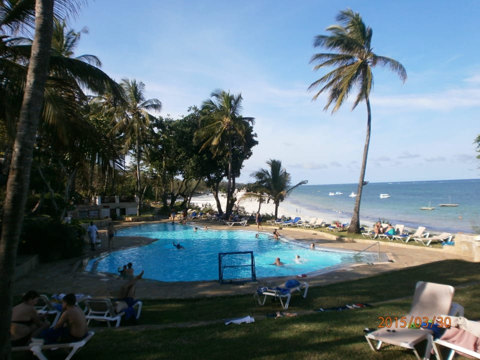 Einer von drei Pools Baobab Holiday Resort