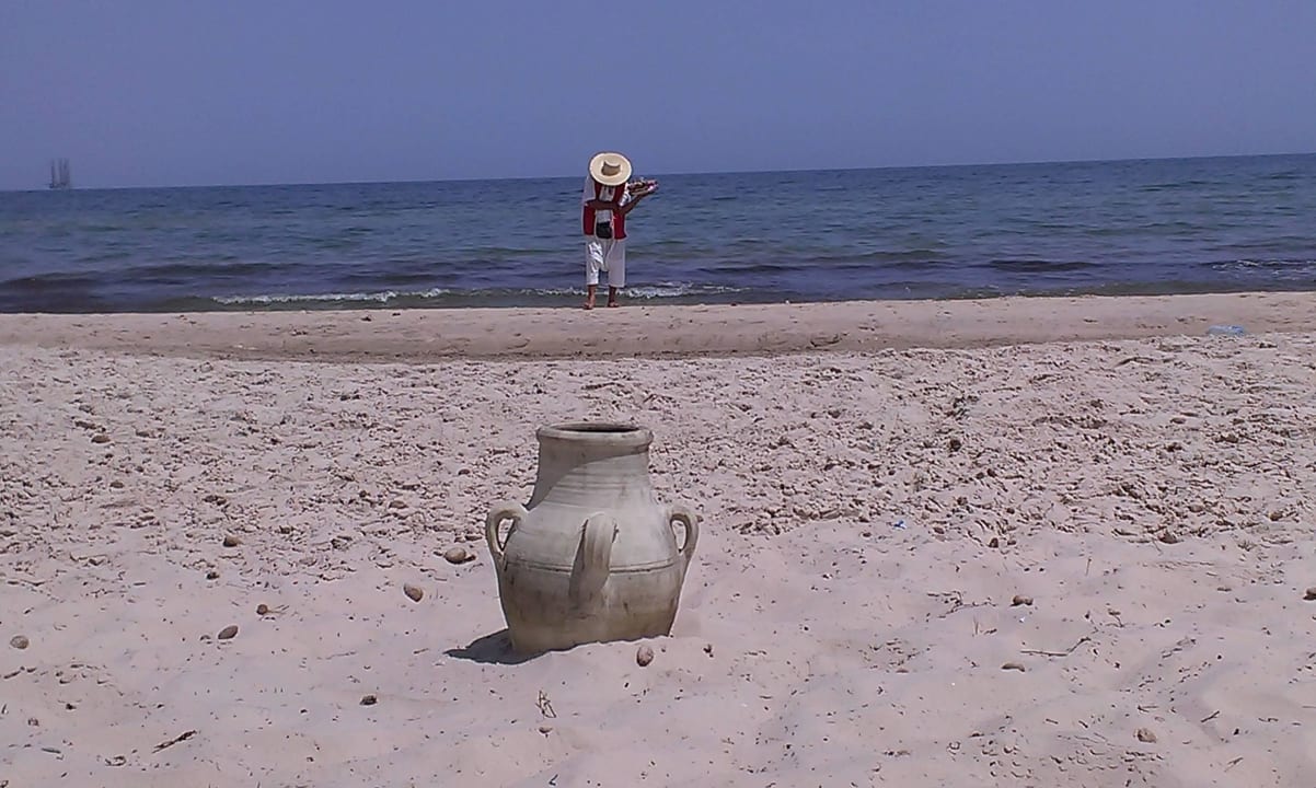 Einsamer Verkäufer am Strand Hotel Neptunia Skanes