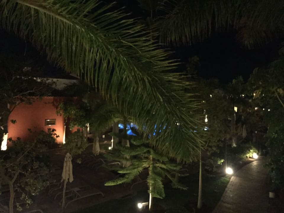 Ausblick aus Zimmer 3222 bei Nacht Lopesan Villa del Conde Resort & Thalasso