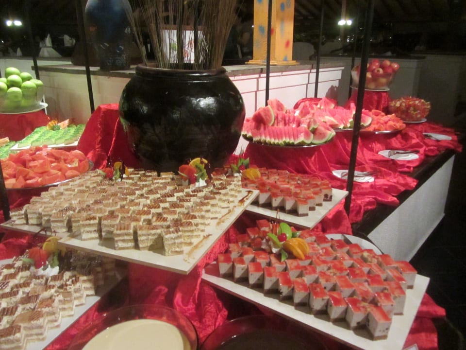 Welch ein Buffet! Adaaran Club Rannalhi - All Inclusive