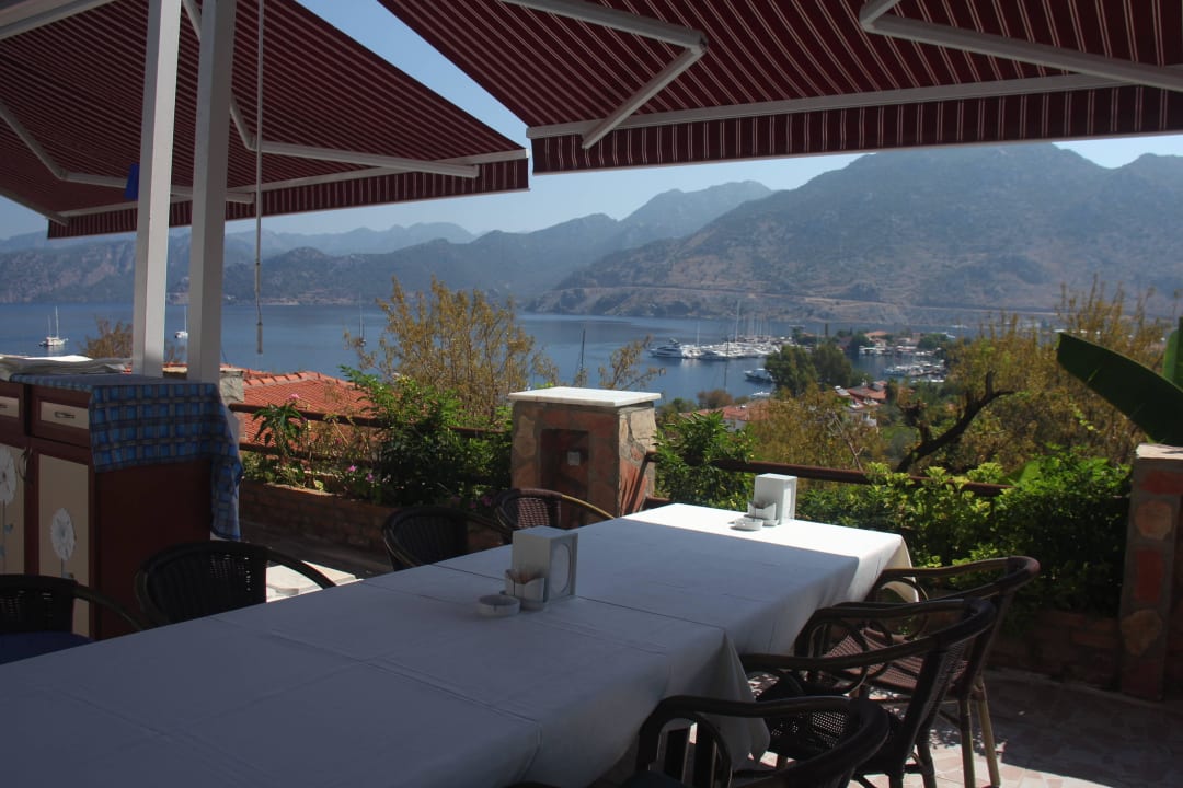 Restaurant auf Terrasse Saadet Apart Hotel