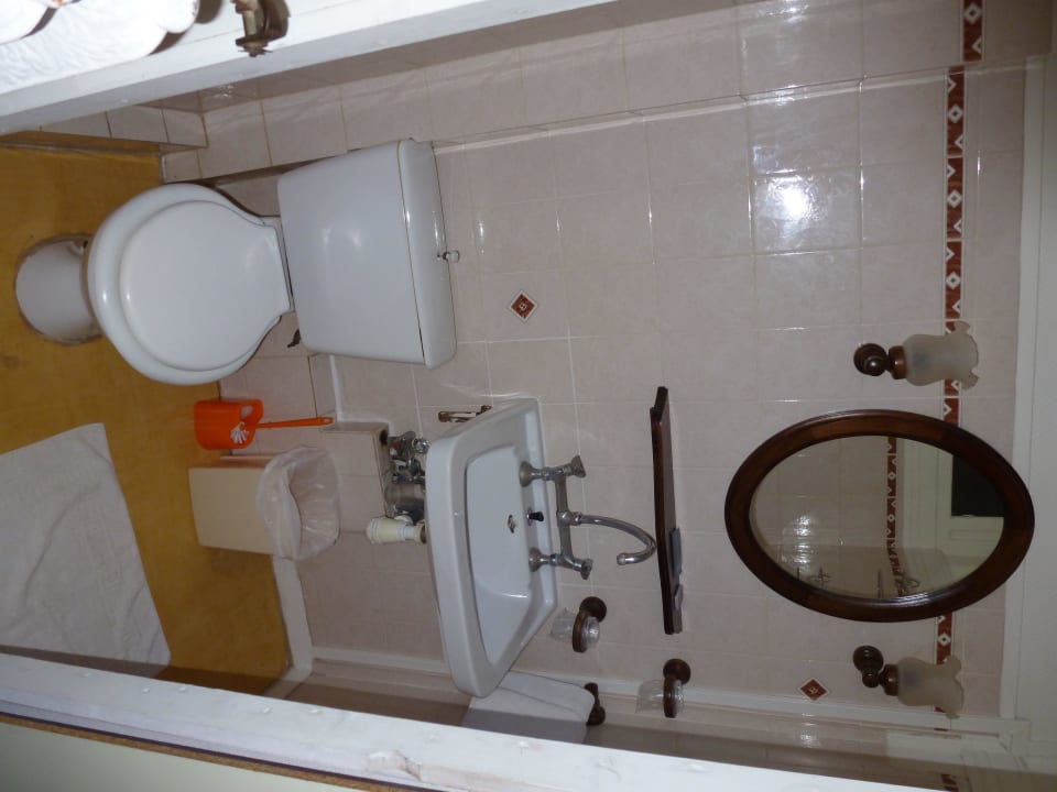 Waschbecken und WC Hotel Le Terminus