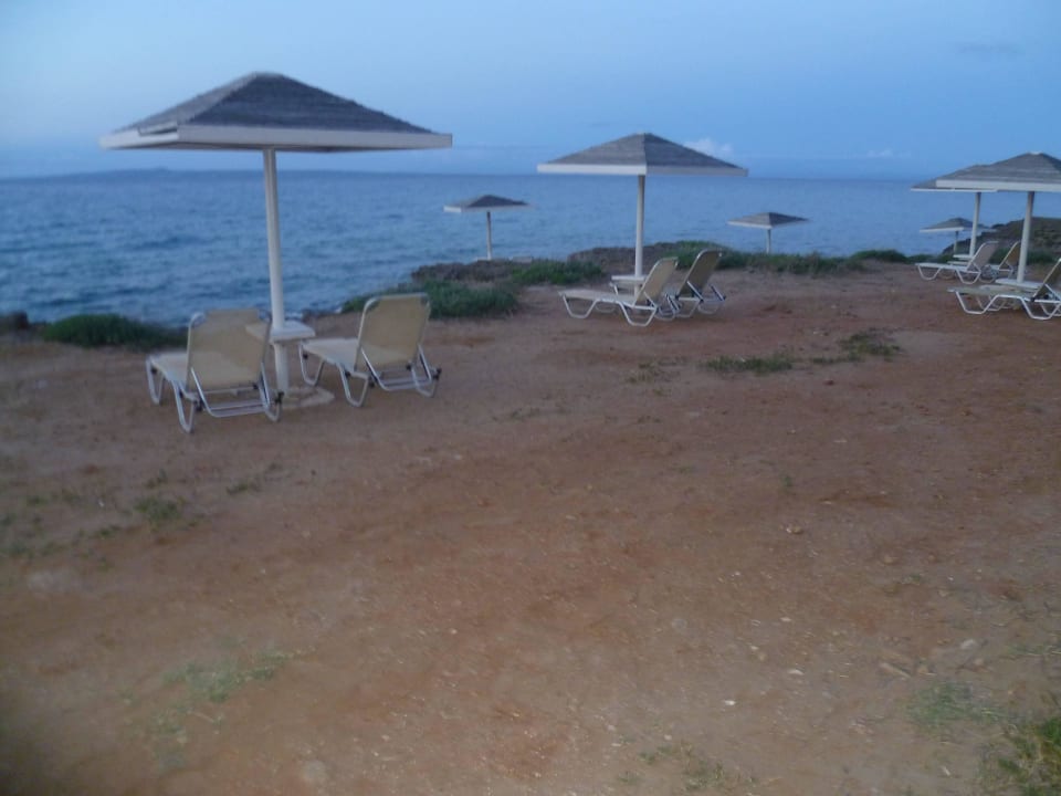 Schöner großer Strand The Bay Hotel & Suites