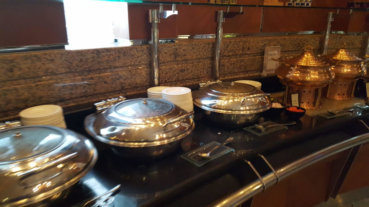 Buffet beim Frühstück Hilton Dubai Jumeirah