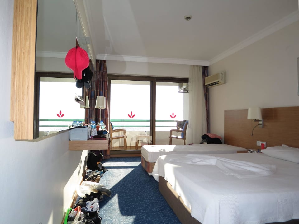 Doppelzimmer (mit Zusatzbett) und Meersicht. Hotel Grand Efe