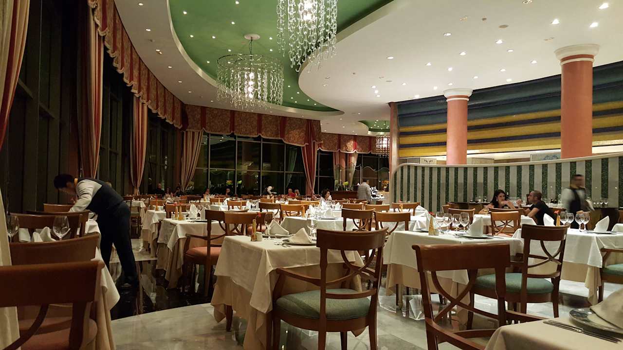 Ansichten vom Buffetrestaurant JOIA Paraiso by Iberostar