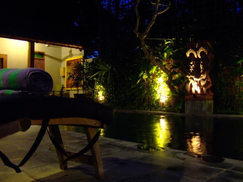 Pool beleuchtet D'Omah Hotel