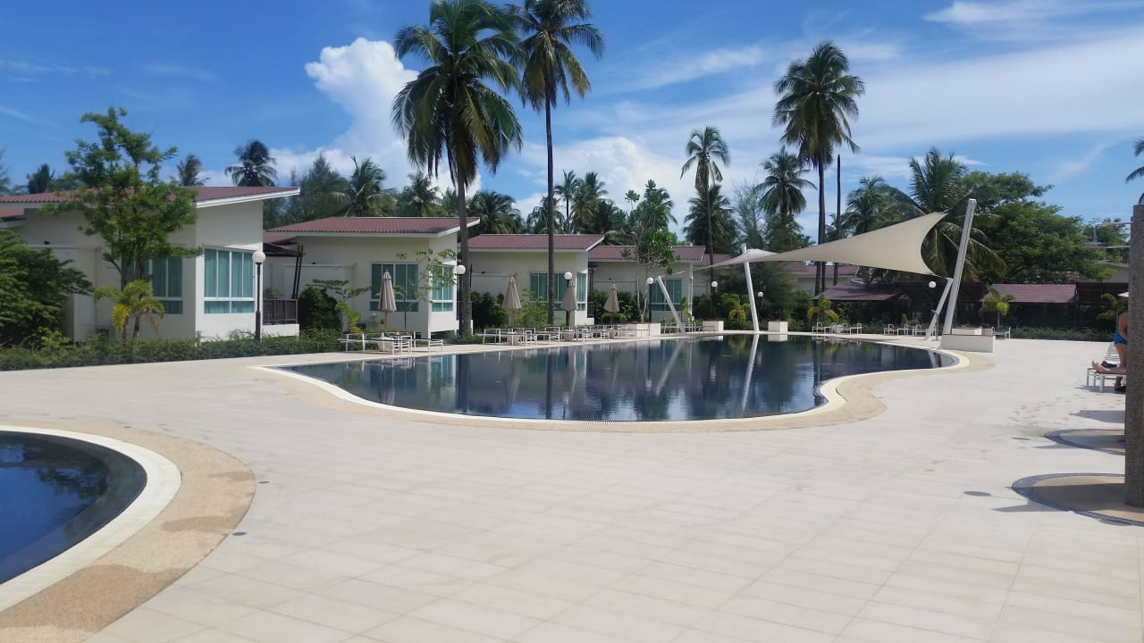 Pool mitten in der Anlage Kantary Beach Hotel - KHAO LAK