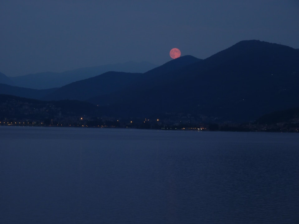 Vollmond über Luino (vom Balkon) Hotel Albergo Sole