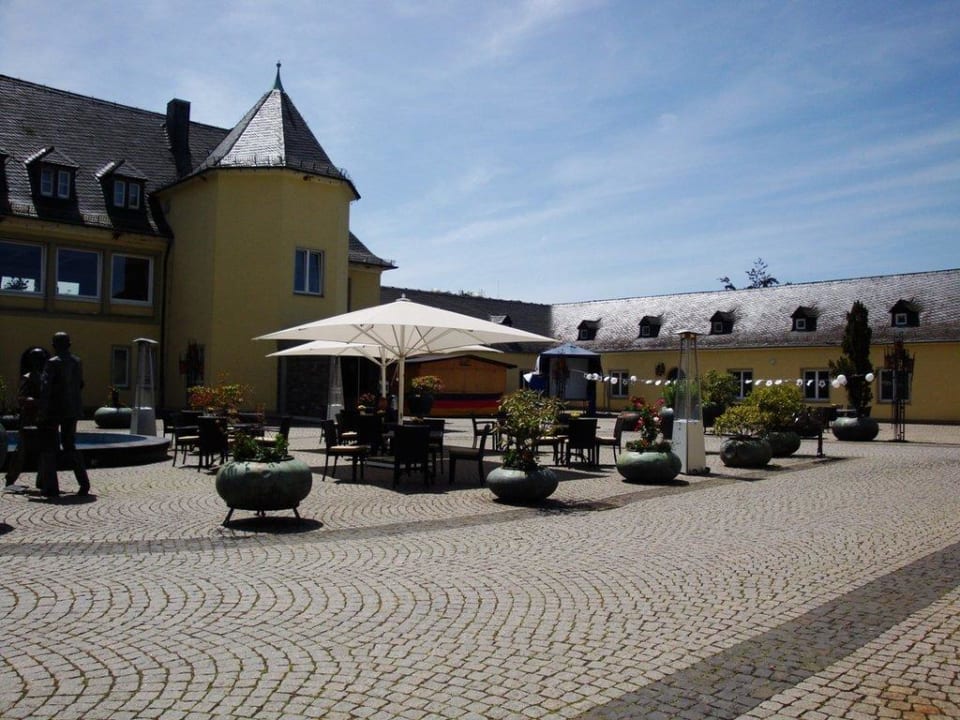 Innenhof Hotel Klostergut Jakobsberg