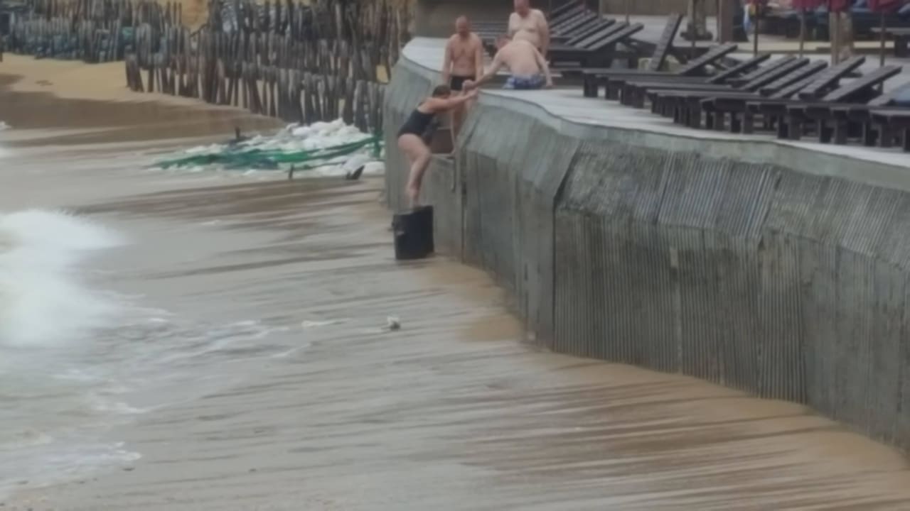 So sieht der Strandzugang aus Khaolak Laguna Resort